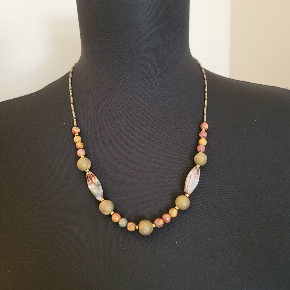 Beaded necklace with gold accents